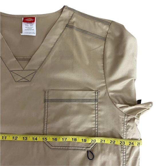 DICKIES Scrub Gen Flex Men's V-Neck Medical Top In Dark Khaki Size Large - Picture 11 of 12